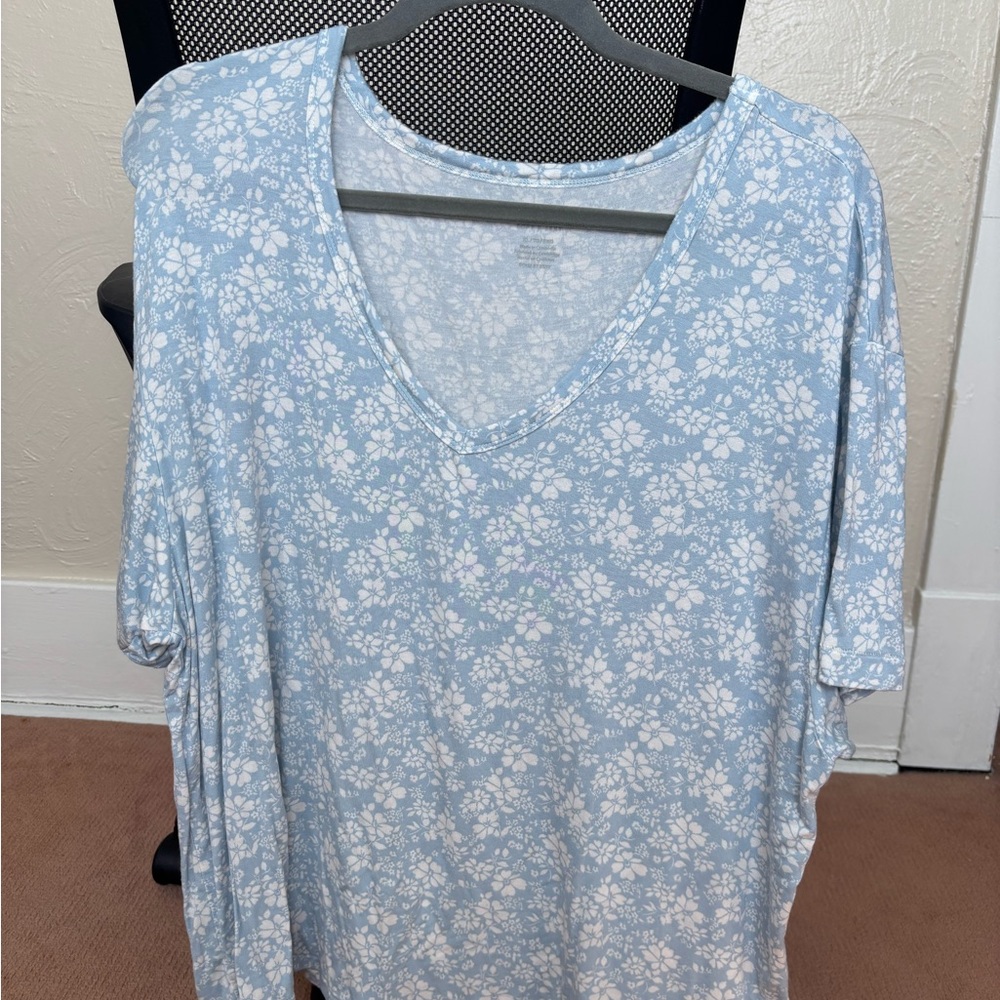 American Eagle Soft and Sexy Floral Blue Women's Top